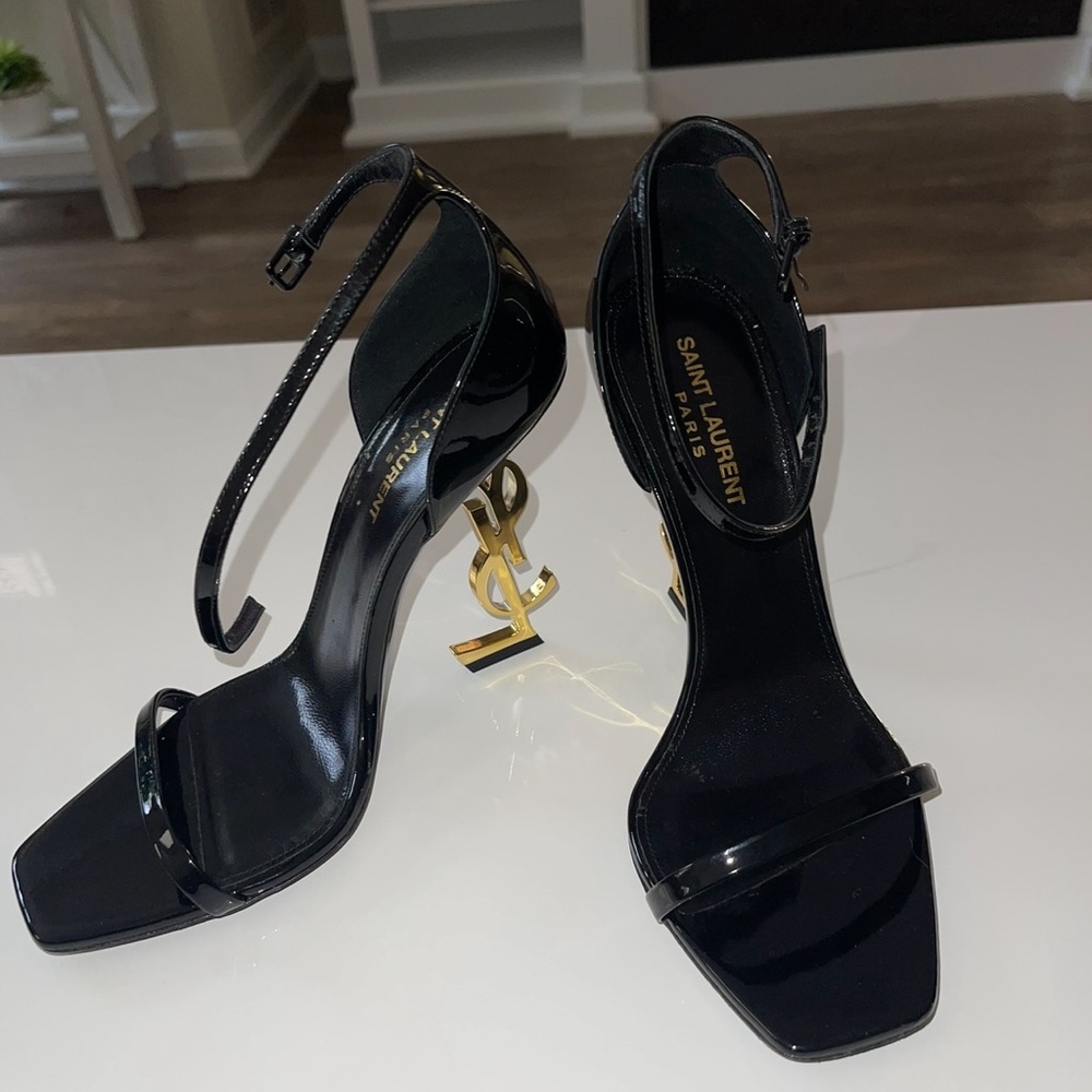 Never worn Saint Laurent OPYUM SANDALS IN PATENT LEATHER